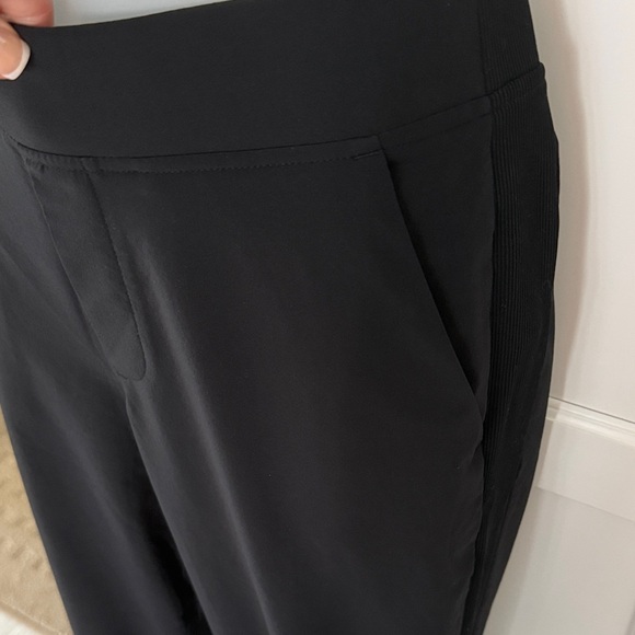 Athleta Women's Black Brooklyn cropped Pants - Picture 2 of 6